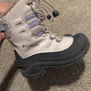 Columbia kids Gray and Cream Winter snow Boots size U.S. 2 waterproof